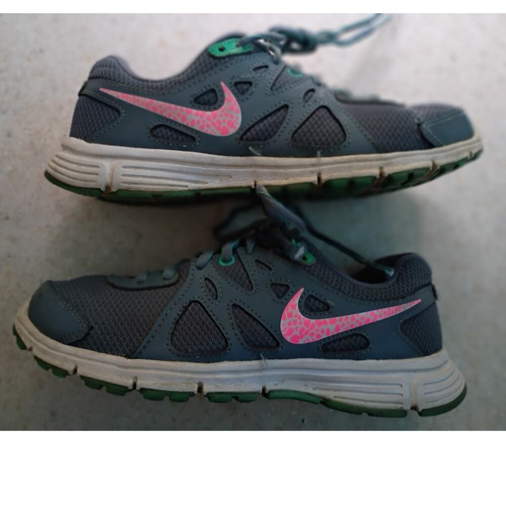 Nike Revolution 2 Womens 7 Running Shoes Gray Pink Mint Athletic Sneakers 554900